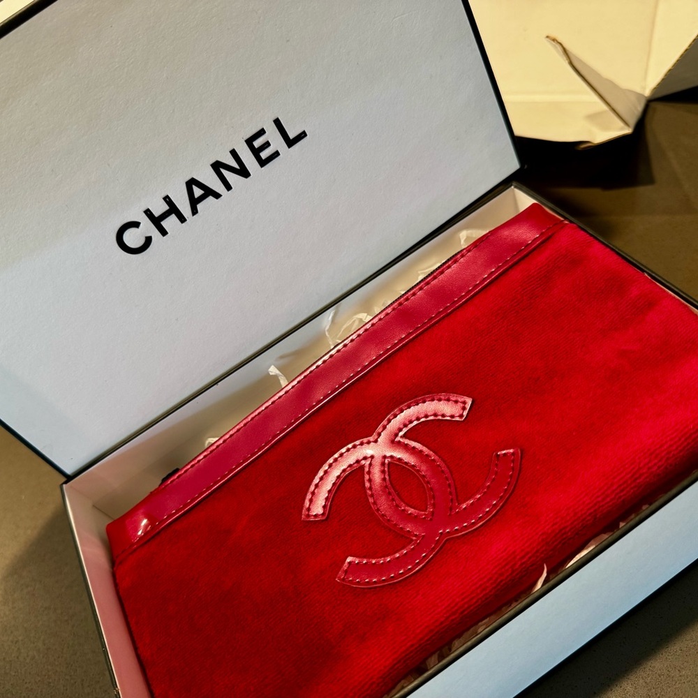 CHANEL Velvet Wristlet in Red and Pink - Picture 9 of 10